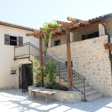 Holiday Homes Poli Svetega Antona Gracisce