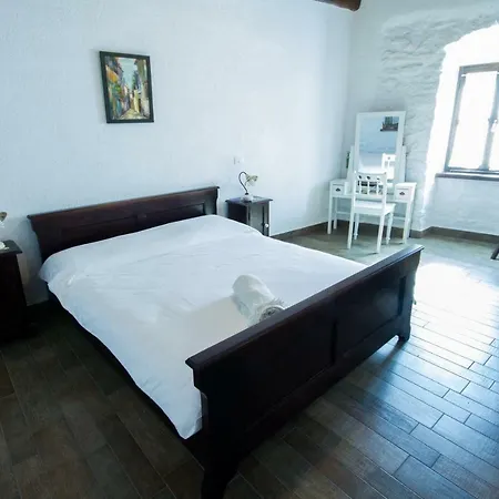 Homes Poli Svetega Antona Tatil Evi