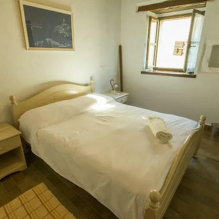 Holiday Homes Poli Svetega Antona Gracisce
