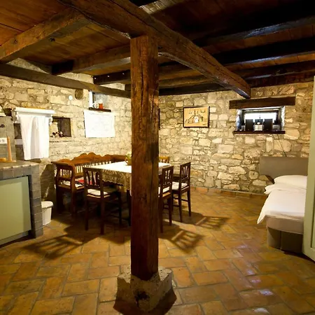 Vakantiehuis Homes Poli Svetega Antona *